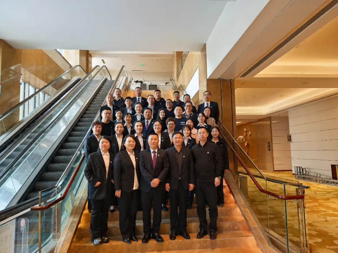 【会议】历尽荆棘砥砺前行  破茧成蝶共赴将来--记全发国际股份2025年度肉鸡专销商总结赞美及2026年度肉鸡合同签定大会